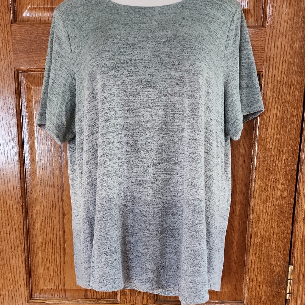 CJ Banks Heathered Gray Short Sleeve Top